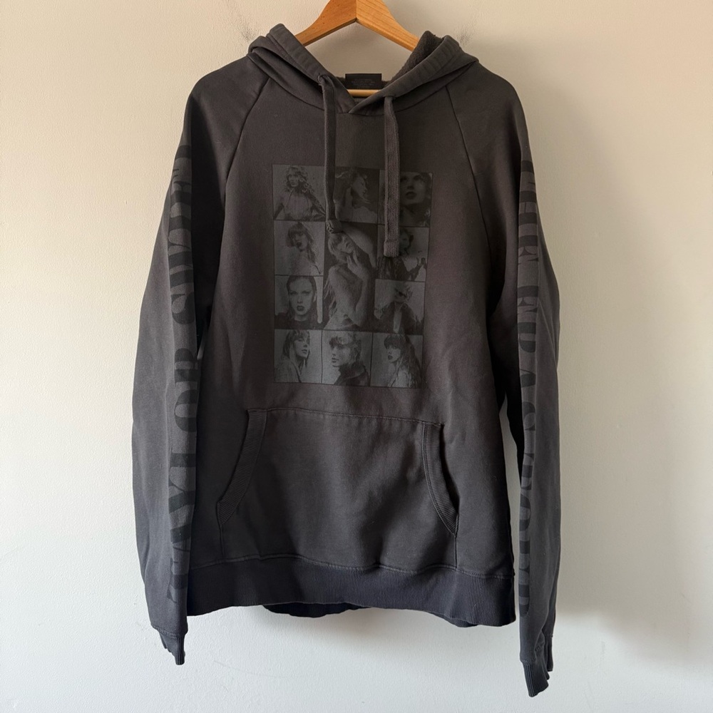 Taylor Swift The Eras Tour Hoodie Size XL Oversized Concert Merch Sweatshirt